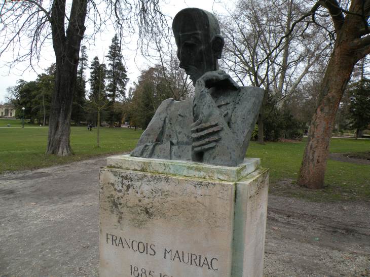  statue de Mauriac, jardin public